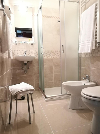 Bathroom 4, Hotel Aurora, Venezia