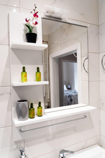 Bathroom 3, Fix Divine Apartment, Attica