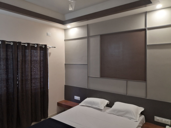 Bedroom 1, Royal Regency Lodge, Bangalore