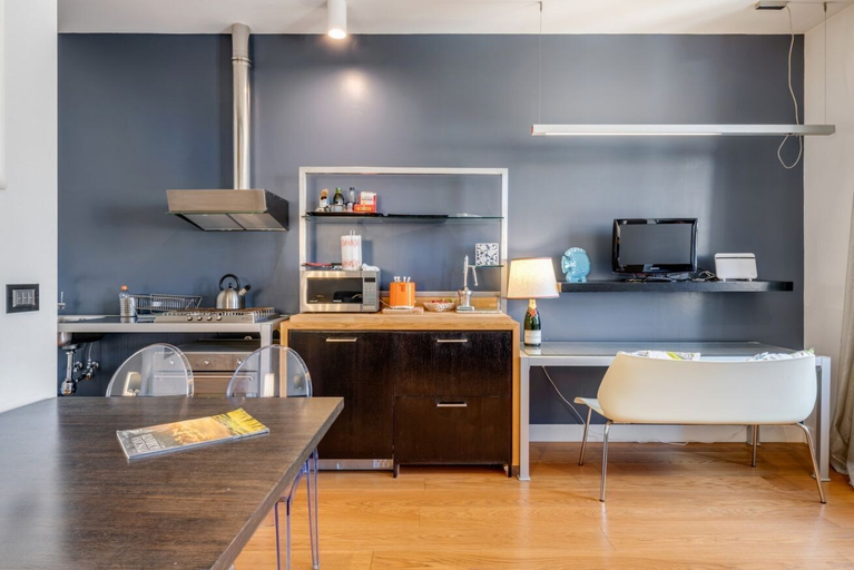 Others 5, Piazza Santa Croce Design Apartment with Balcony, Florence