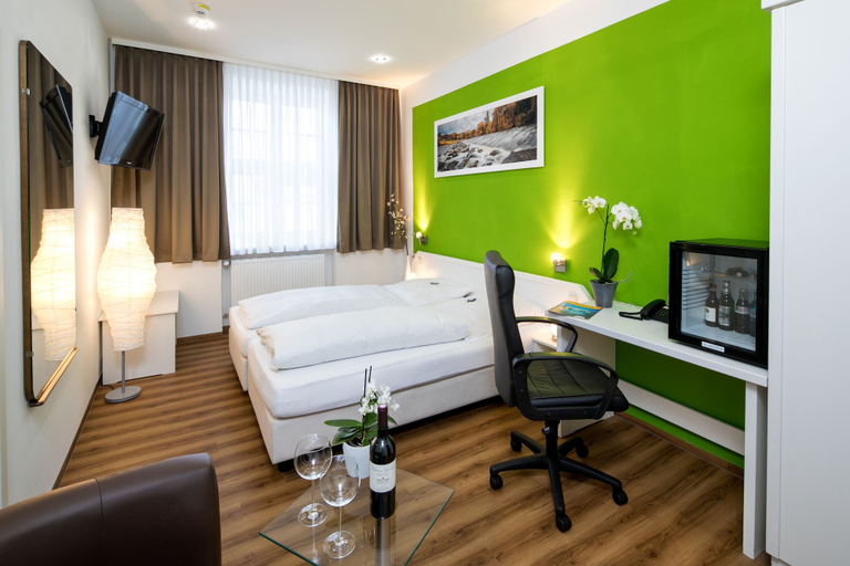 Bedroom 4, Hotel Alte Post, Weilheim-Schongau
