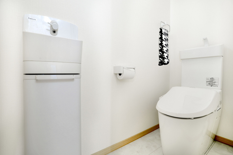 Bathroom 3, Olina's House, Osaka