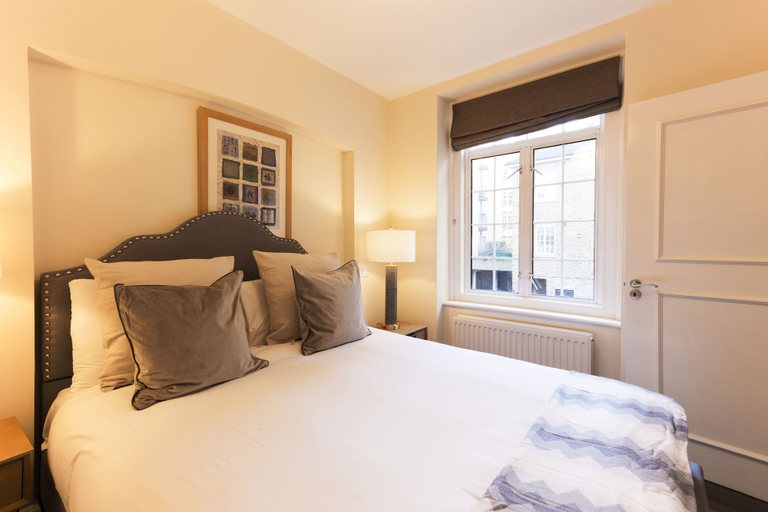Bedroom 2, Bright Apartment in Marble Arch by Allô Housing, London
