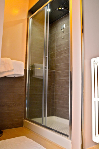 Bathroom 4, Hotel Duomo, Cremona