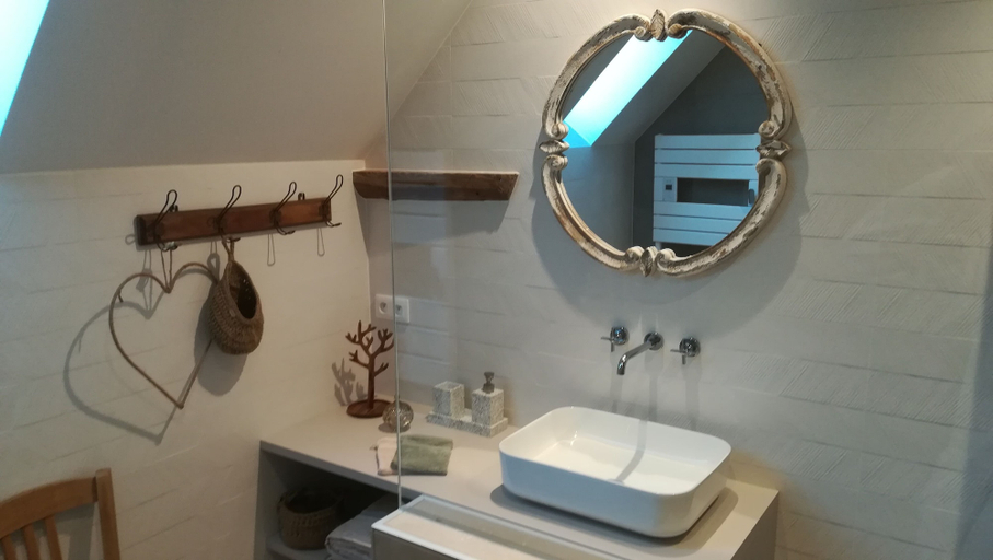 Bathroom 5, Hissele, Bas-Rhin