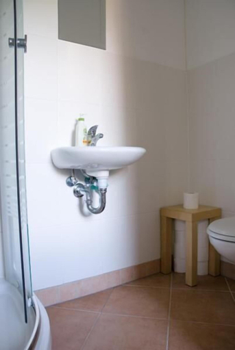 Bathroom 3, Apartment- und Zimmervermietung am Park, Potsdam