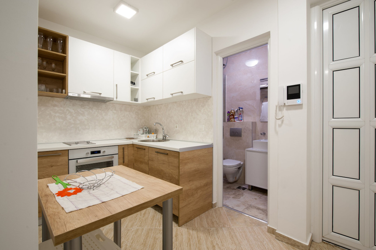Others 5, Apartmani Mia