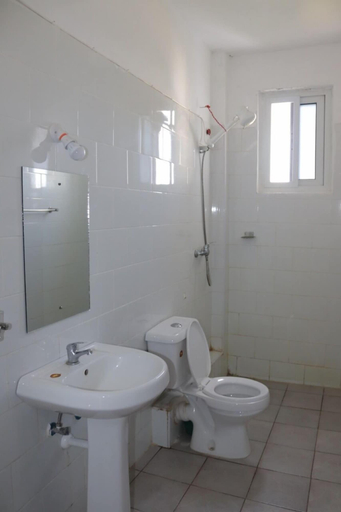 Bathroom 5, Kijani apartments, Malindi