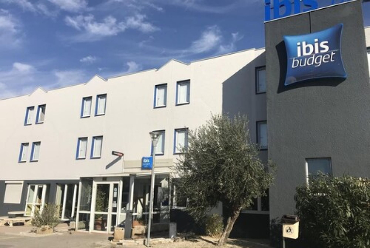 Exterior & Views 2, ibis budget Arles Sud Fourchon, Bouches-du-Rhône