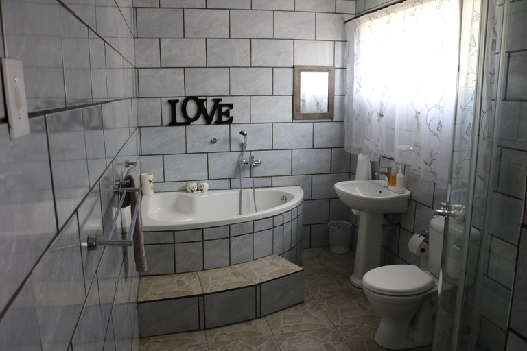 Bathroom 3, Caledon Overnight Rooms, Frances Baard