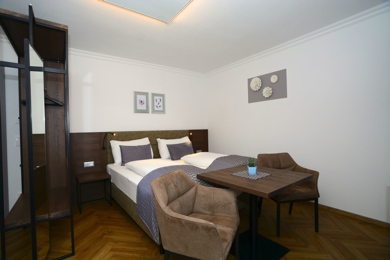 Bedroom 24