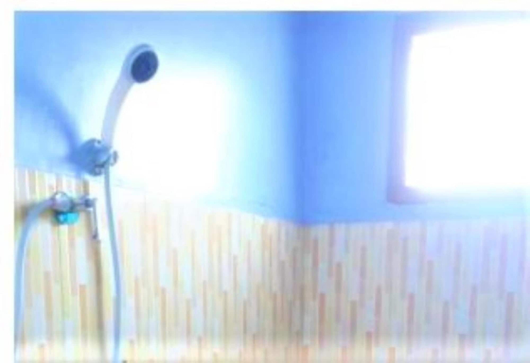Bathroom, Penginapan Rezeki, Malang