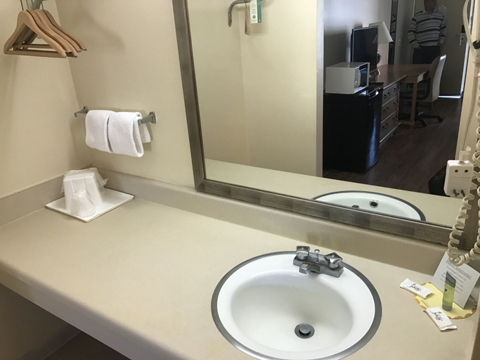 Bathroom 4, Quality Inn Bristol Pinnacle Area, Sullivan