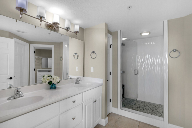 Bathroom 5, Treasure Island 2301, Bay