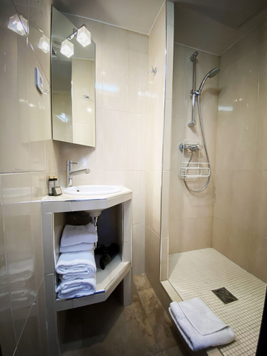 Bathroom 4, Hotel Molière, Alpes-Maritimes