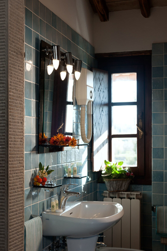Bathroom, La Piazza di San Donato, Florence