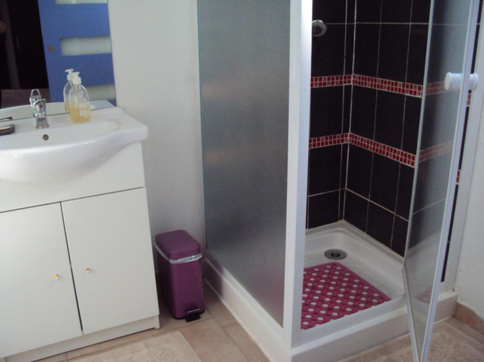 Bathroom 4, Studio La Douloire, Vaucluse