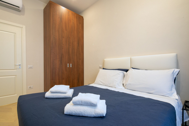 Room 2, Luxury Blue Duomo by Mmega, Florence