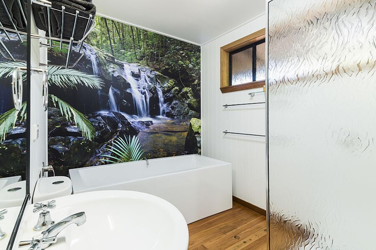 Bathroom 4, Rose Gums Wilderness Retreat, Eacham