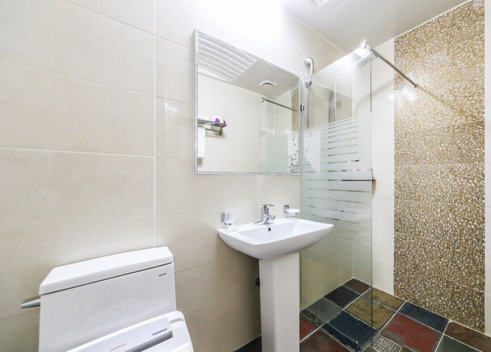 Bathroom 3, Modern Business Hotel, Gumi