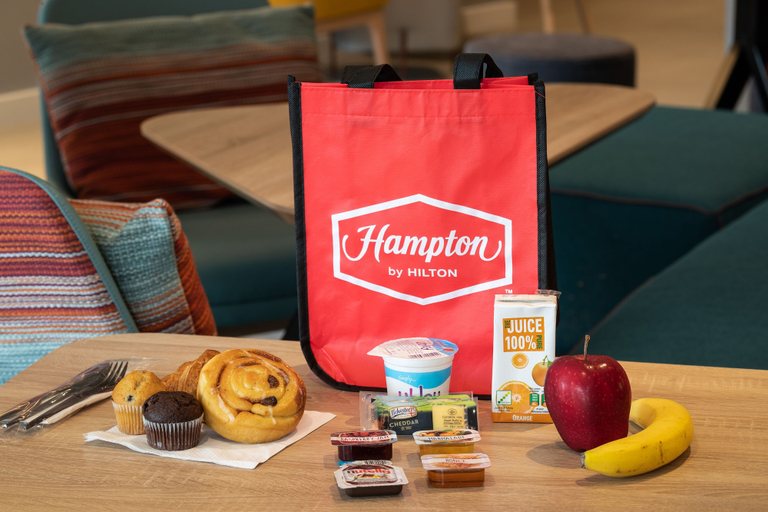 Food & Drinks 5, Hampton by Hilton London Ealing, London