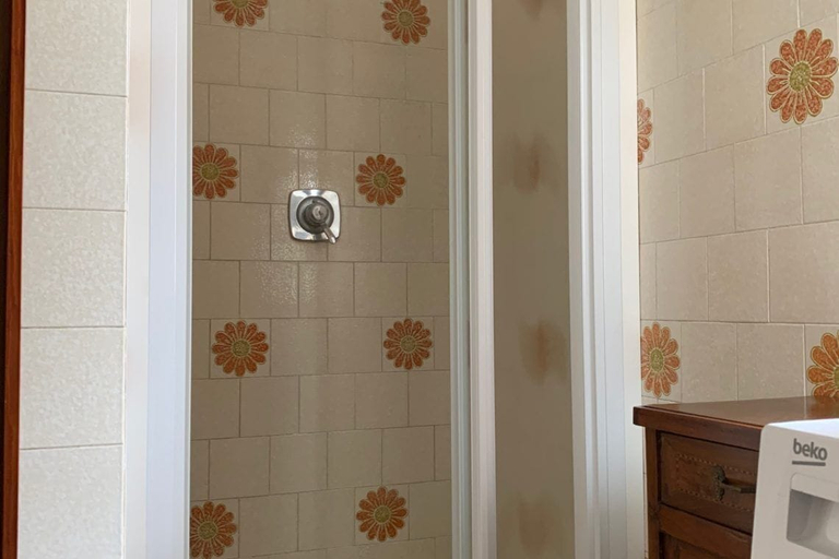 Bathroom shower, Kibilù - Via Giusti, Varese