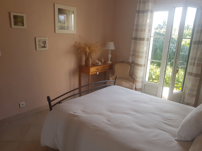 Bedroom 2, La Montignonne, Seine-et-Marne