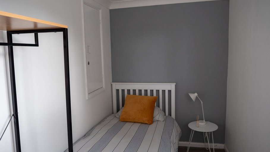 Bedroom 3, Superb Townhouse Parking 5, Birmingham