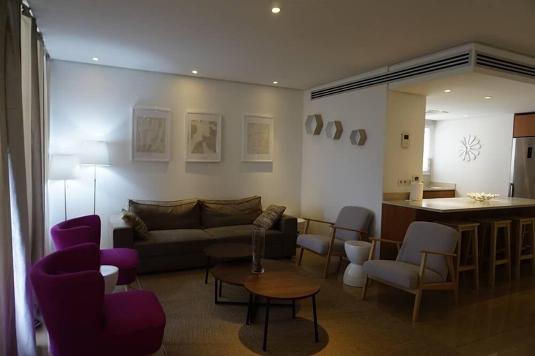Others 5, Seafront Residence, Dakar