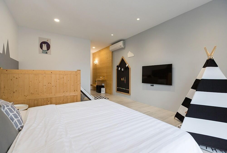 Bedroom 2, Blue White, Yilan