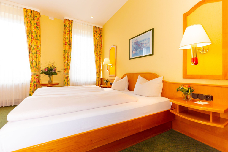 Bedroom 4, Parkhotel Traunstein, Traunstein