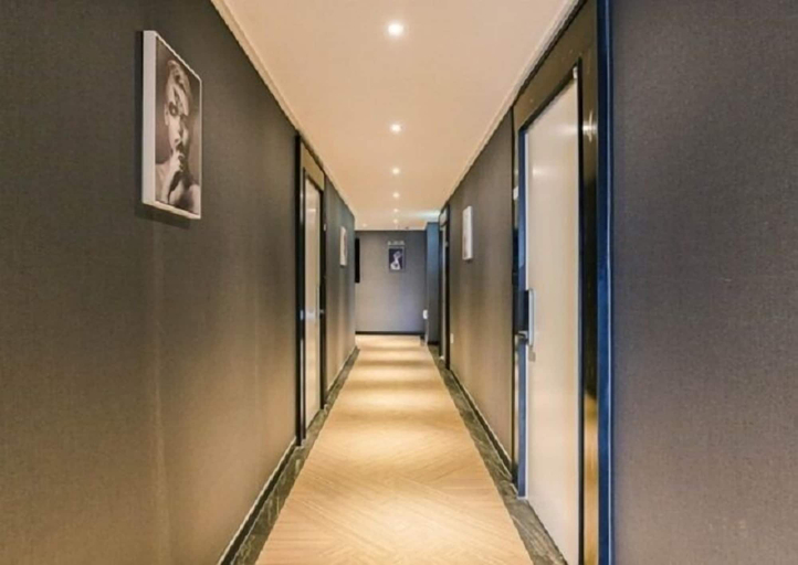 Others 5, ST 179 Hotel, Nam