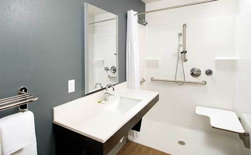 Bathroom, WoodSpring Suites Baltimore White Marsh - Nottingham, Baltimore