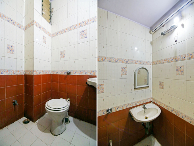 Bathroom 4, Royal Regency Lodge, Bangalore