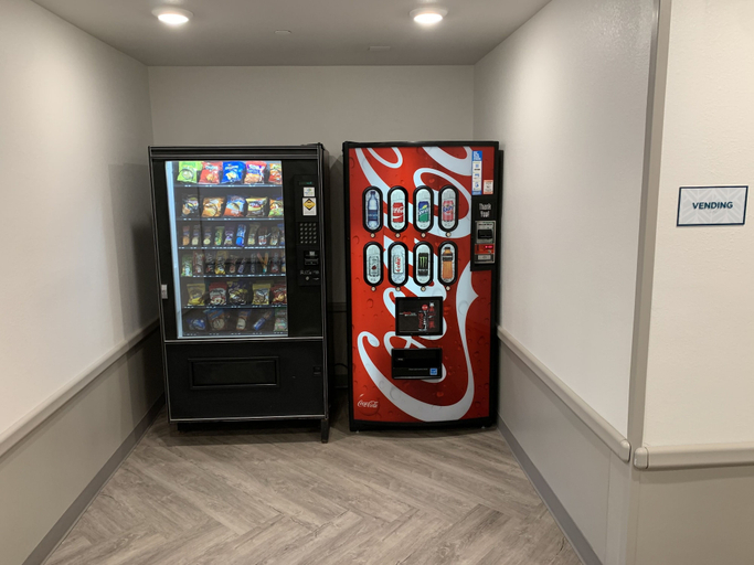 Food & Drinks 5, WoodSpring Suites Atlanta McDonough, Henry
