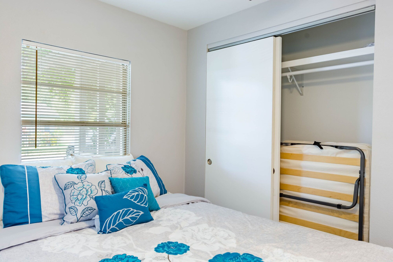 Bedroom 3, Cozy Jacuzzi Home, Hillsborough