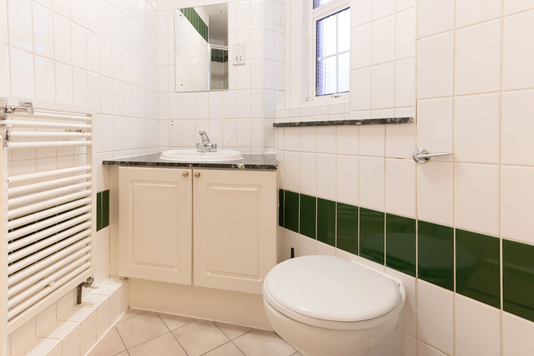 Bathroom, Bright Apartment in Marble Arch by Allô Housing, London