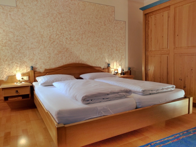 Bedroom 3, Schwarzwaldgasthof Klösterle Hof, Freudenstadt
