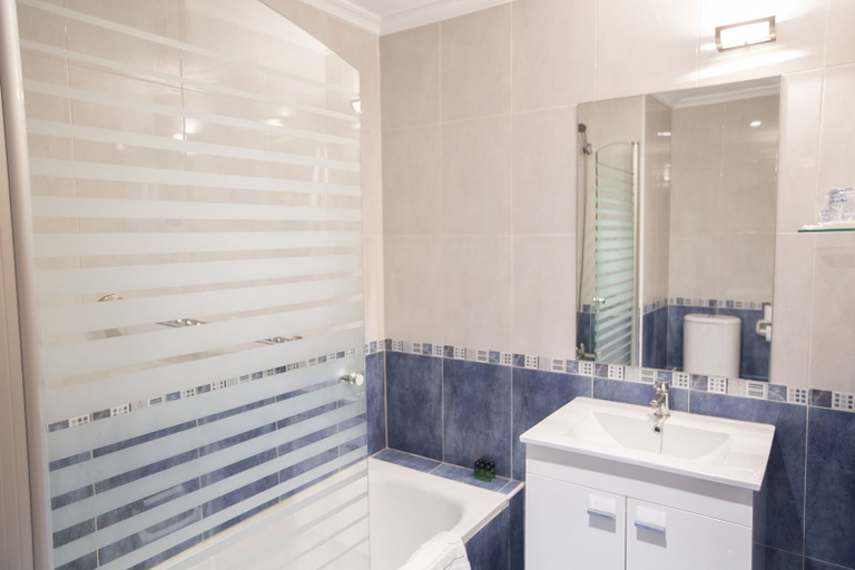 Bathroom 5, Hotel Don Manuel, Asturias
