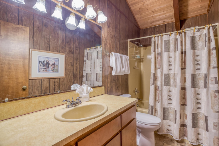 Bathroom 4, Bridgeview Pacific City, Tillamook