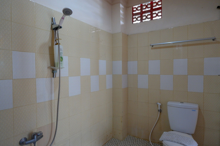 Bedroom 4, RedDoorz near Kendari Beach 2, Kendari