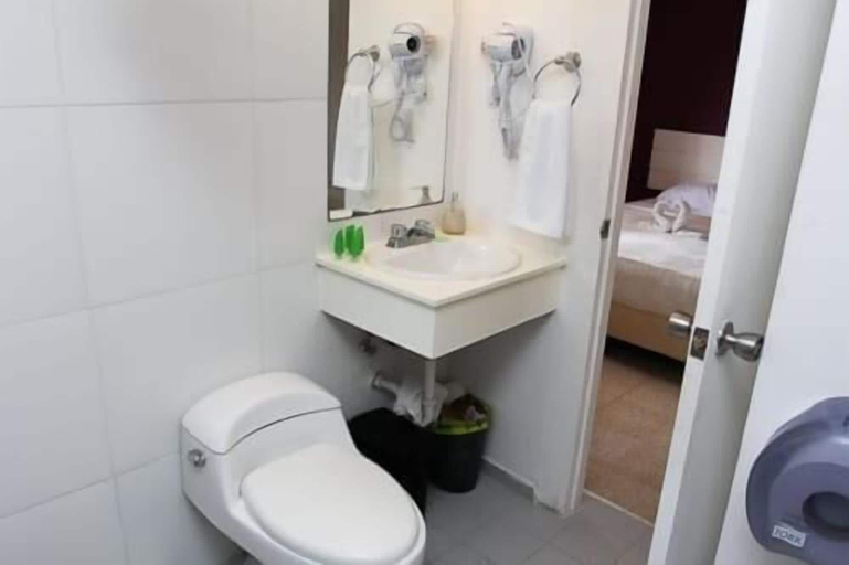 Bathroom 3, Hostal Familiar Carmencita - Hostel, Panamá
