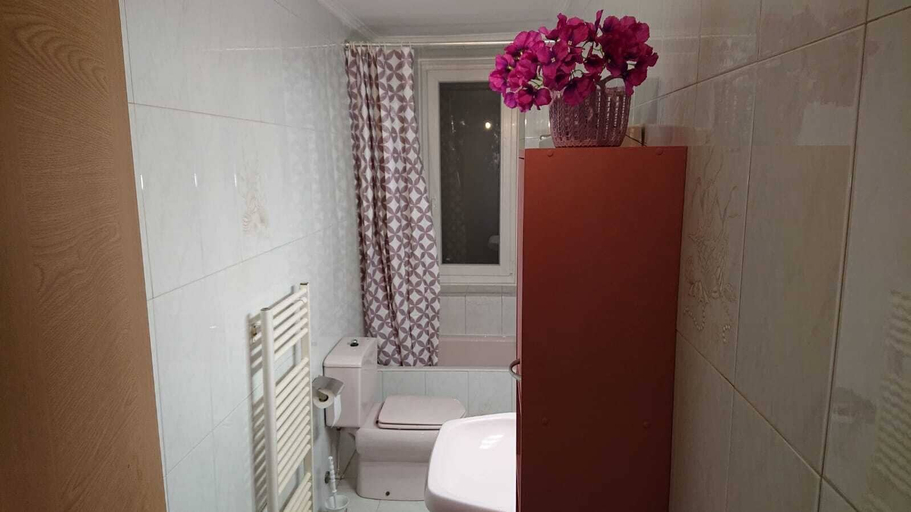 Bathroom 3, Miraballes-Ugao, Vizcaya