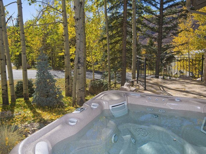 Sport & Beauty, Greenhill Court Chalet, Eagle
