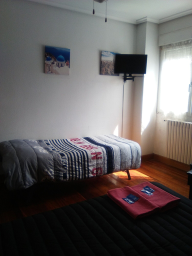 Bedroom 4, Pensión Txoko-Maitea, Guipúzcoa
