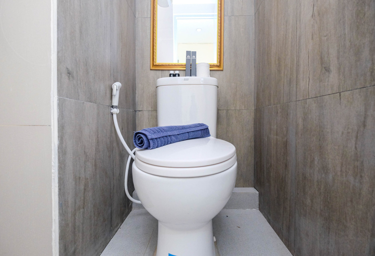 Bathroom 5, Elegant Studio Apartment @ Bogorienze Resort By Travelio, Bogor