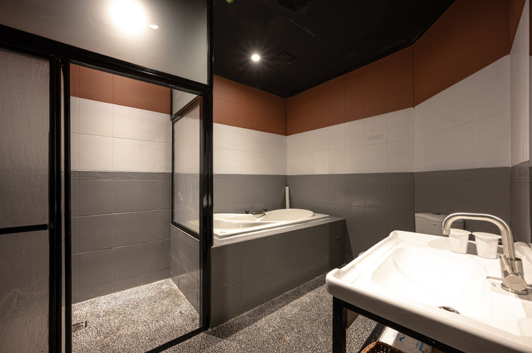 Bathroom 4, Yilan East Hotel, Yilan