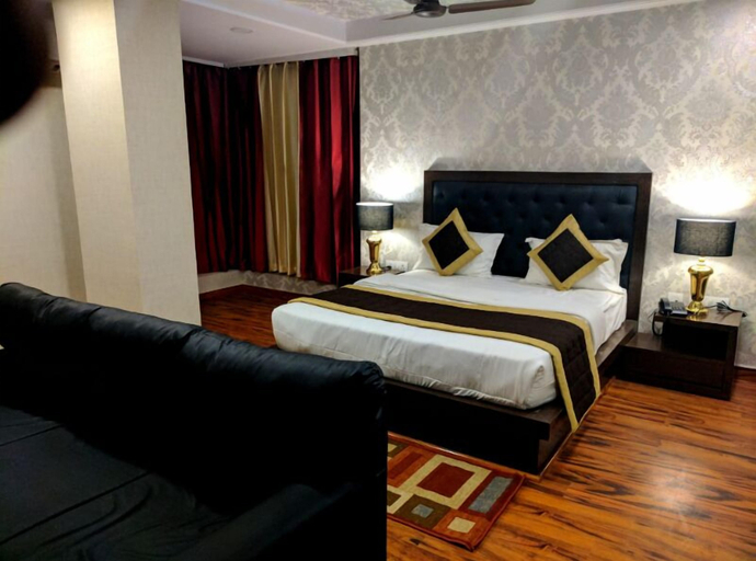 Bedroom 2, Hotel White Castle, Gautam Buddha Nagar