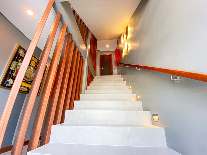 Others 5, UNWND Flats Makati, Makati City
