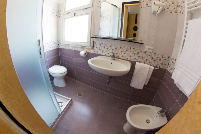 Bathroom 4, Hotel Aurora, Venezia
